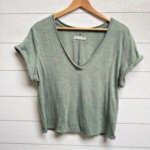 WE THE FREE | Sage V-Neck Lightweight Short Sleeve Tee – Rolled Sleeves | Size L
